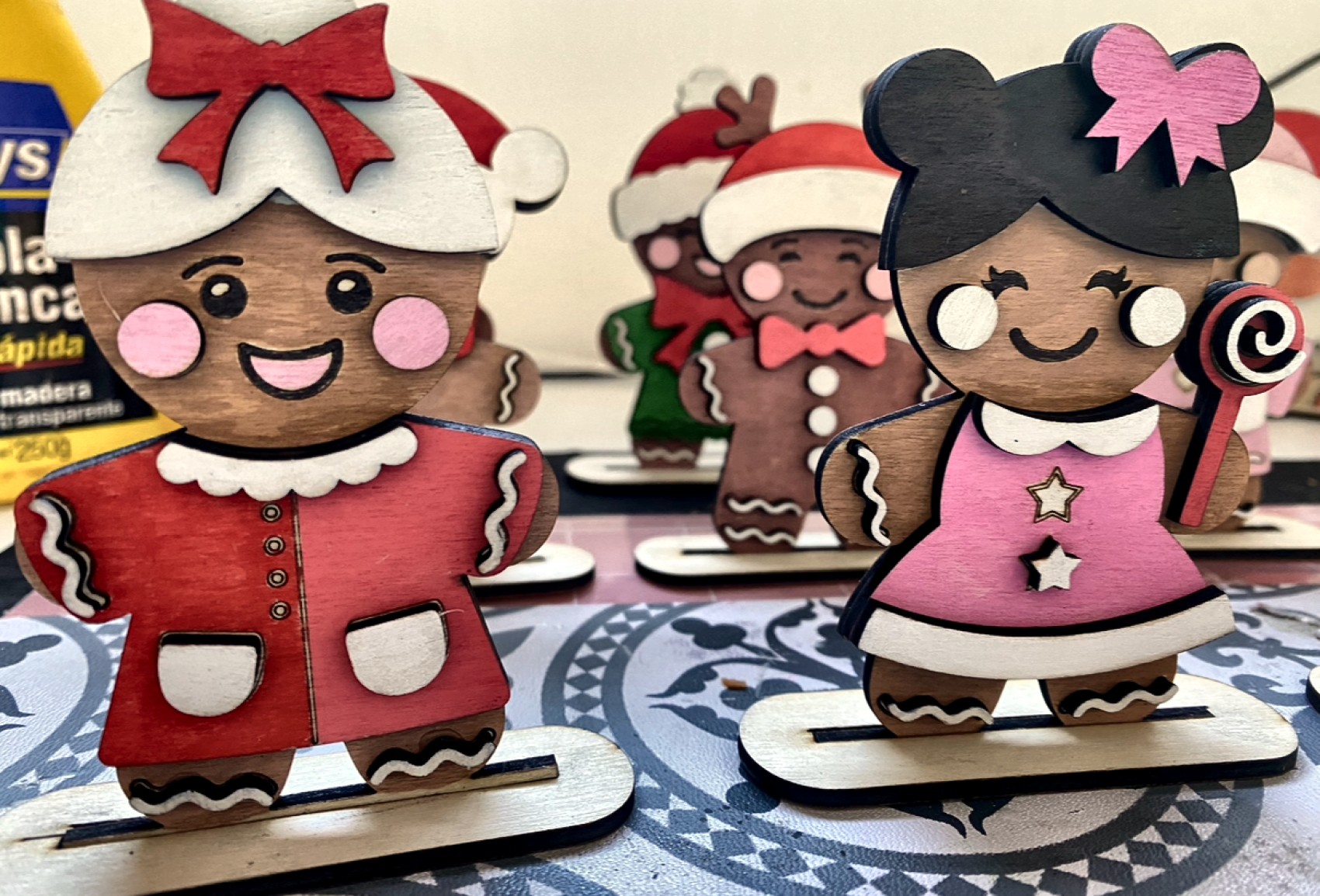 Navidad pintada a mano — Madera con Café